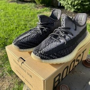 Yeezy 350 v2 carbon sz 11 with original tag&box